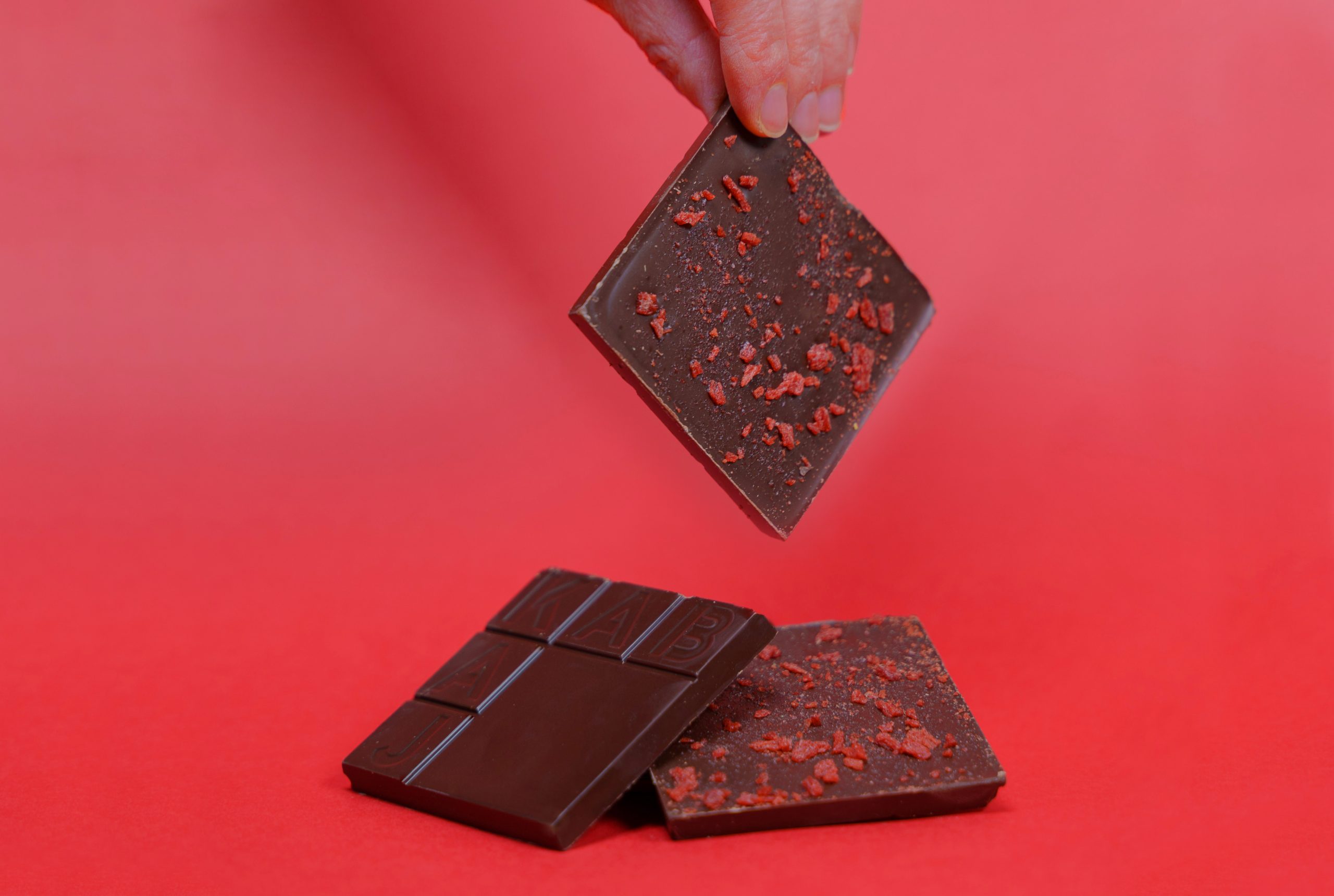 chocolate-frutos-vermelhos Kabkaj - Dark Choco + Red Fruits - chocolate negro com frutos vermelhos, sem açúcar, rico em proteína